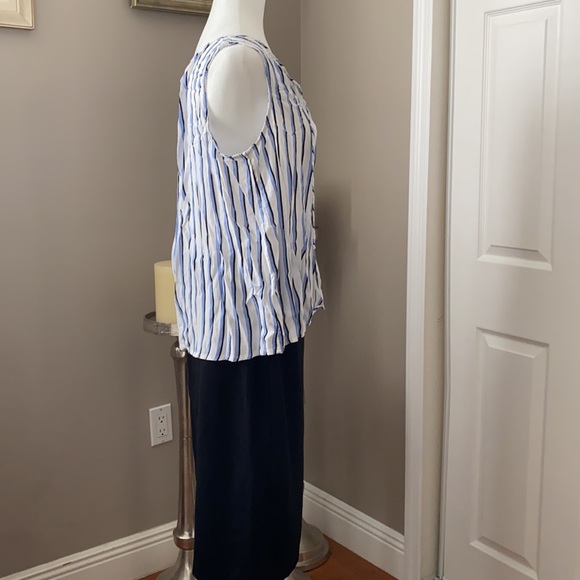 Blue sleeveless Top - Picture 4 of 6